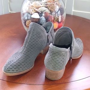 Vince Camuto Clorieea Shoes